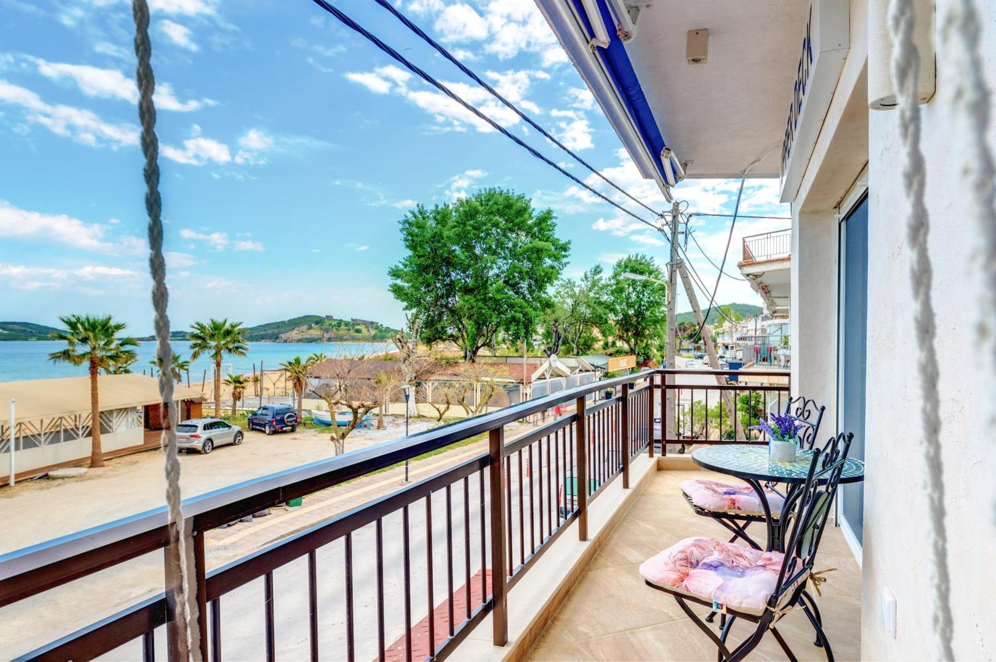 Upper Deck Apt. Nea Peramos (Macedonia) Exterior foto